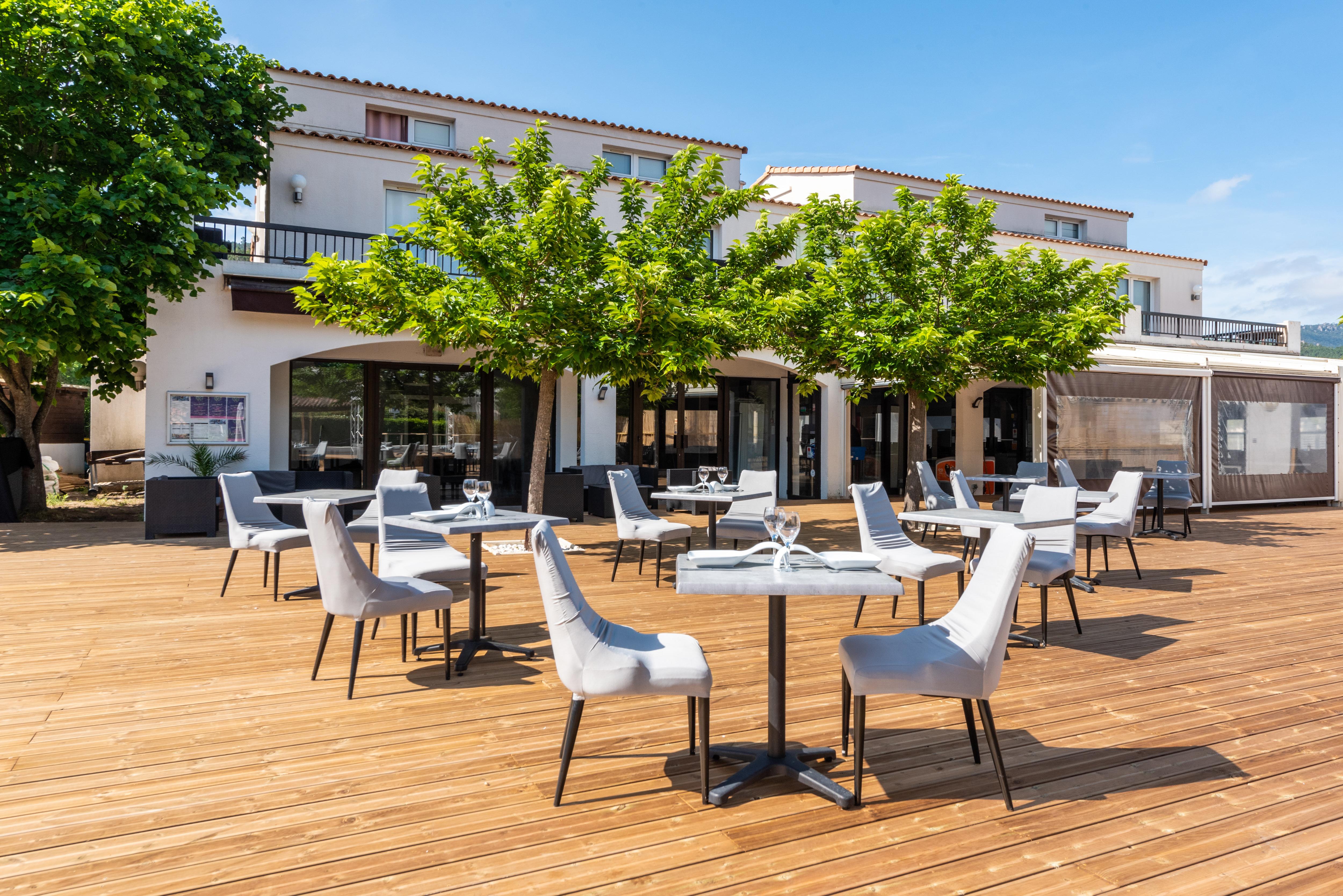 Comfort Aparthotel Mandelieu La Napoule Village Exterior foto
